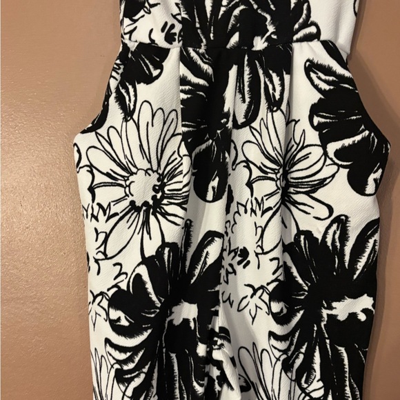 UK2LA Floral Pattern Sweetheart Neckline Jumpsuit SZ Sm - Picture 3 of 12